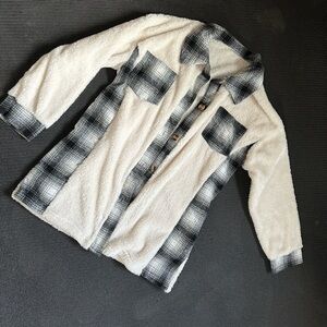 Fleece and plaid women’s shacket